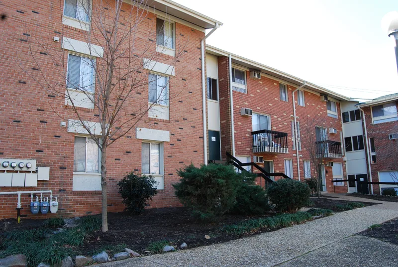 Forest Square Apartments