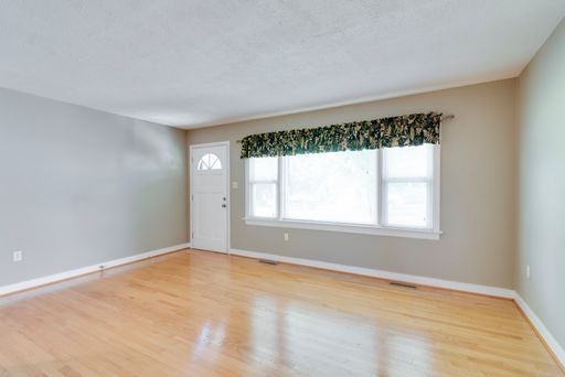 8406 Holly Hill Rd, Richmond, VA 23229