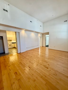 Rental listed by Metro Properties