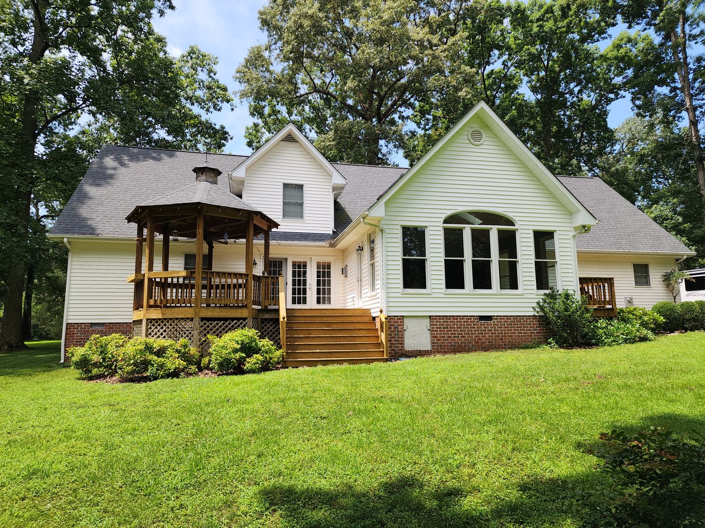 6801 N Hairpin Dr, Quinton, VA 23141