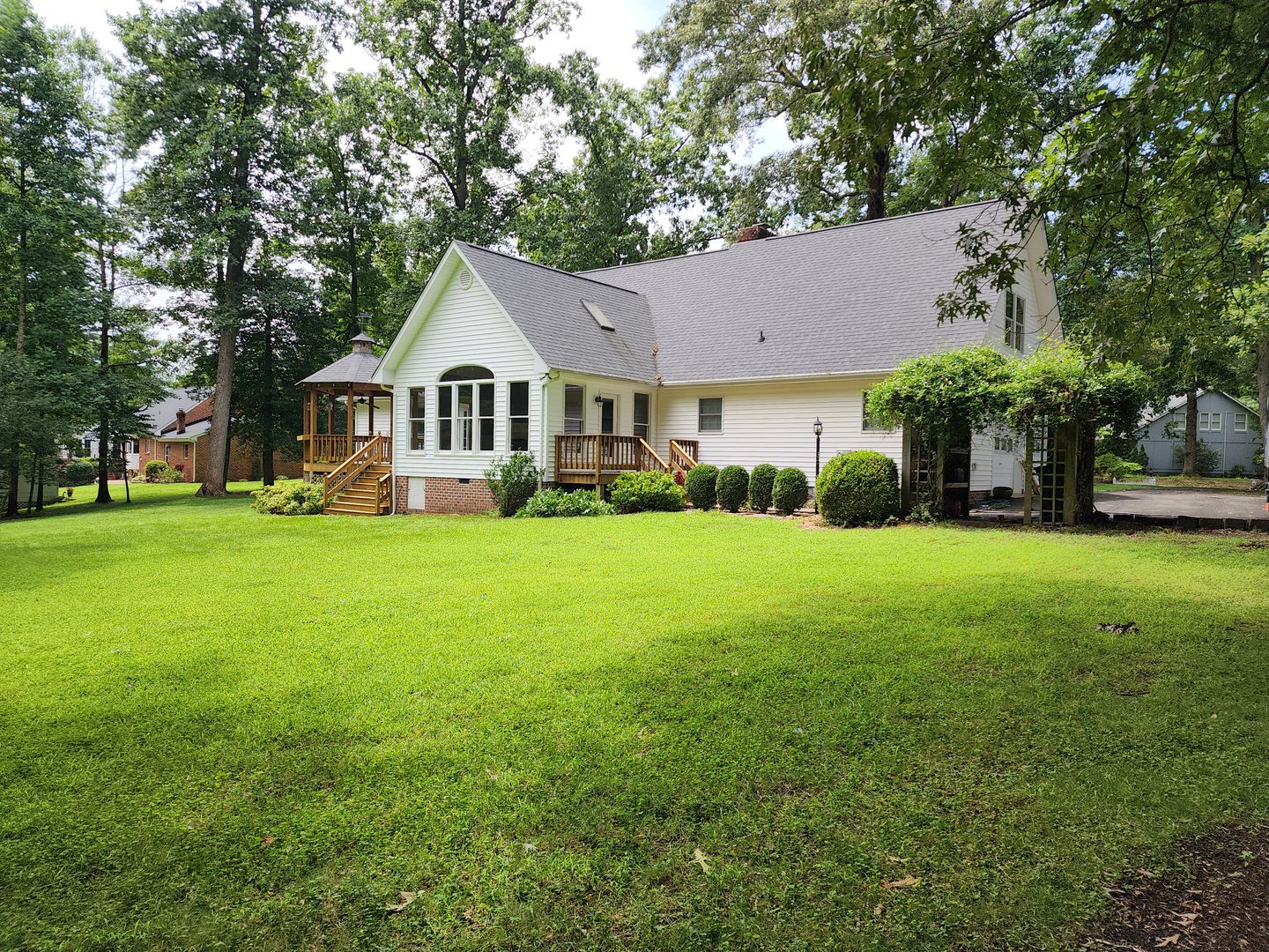 6801 N Hairpin Dr, Quinton, VA 23141
