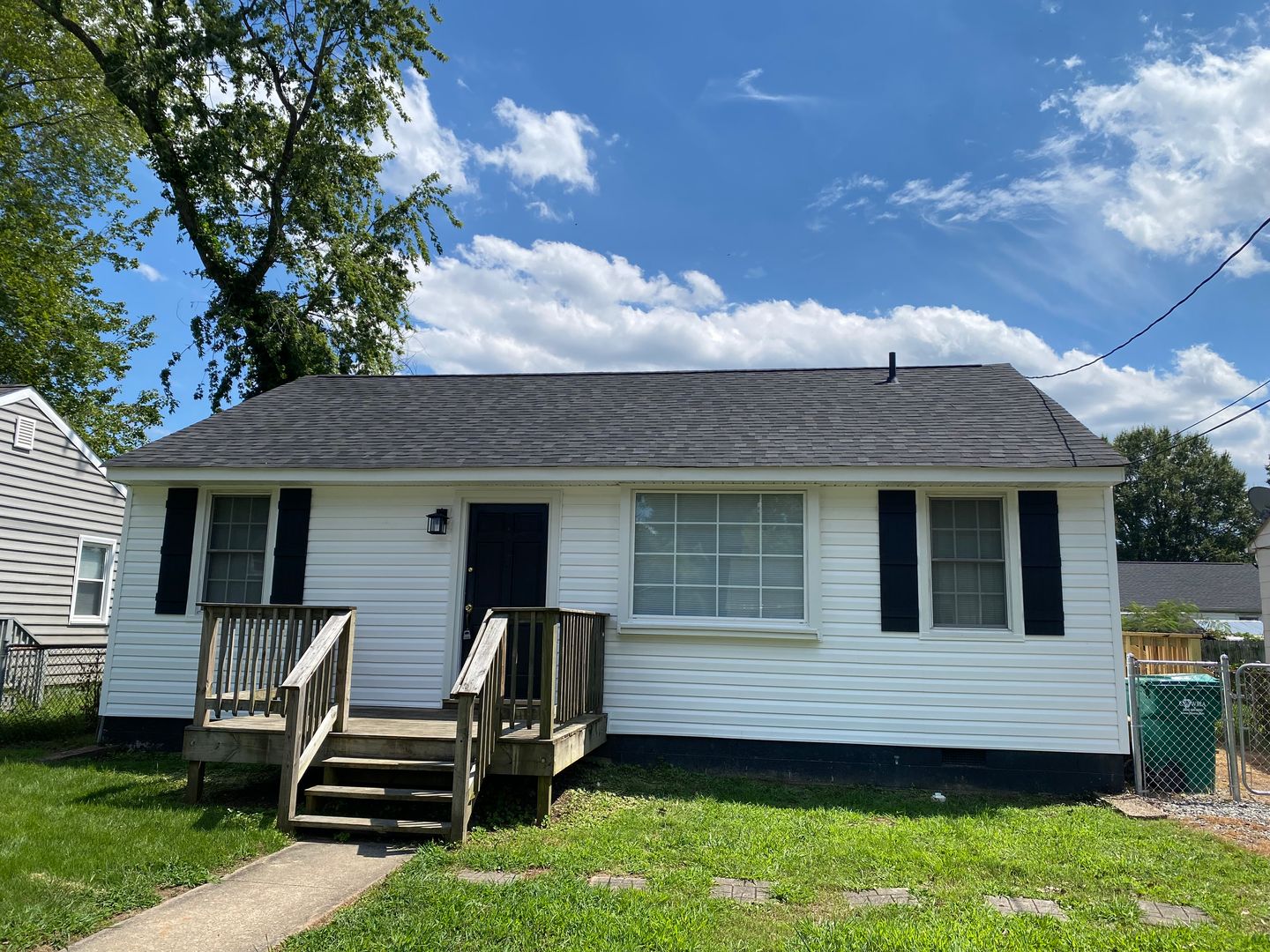 Rental listed by Oakstone Properties