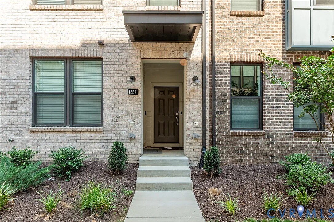 Rental listed by The RVA Group Realty