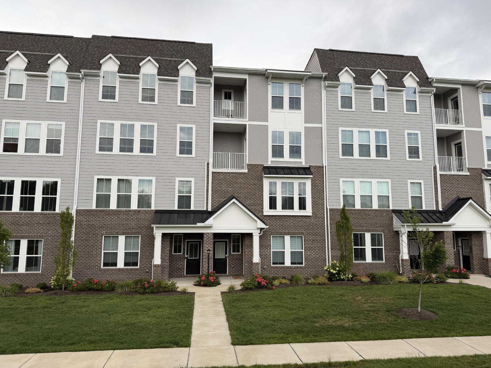 Rental listed by Signature Properties