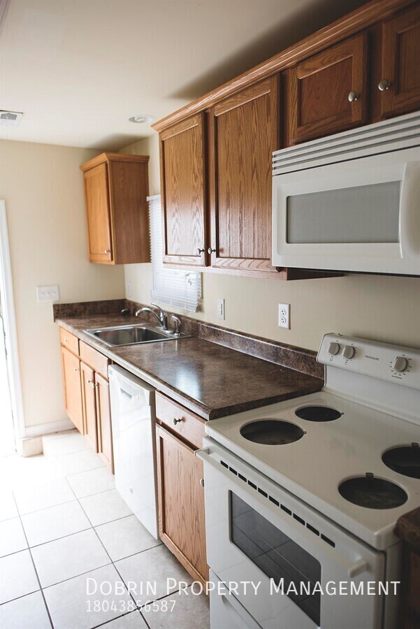 1745 Winder St, Richmond, VA 23220