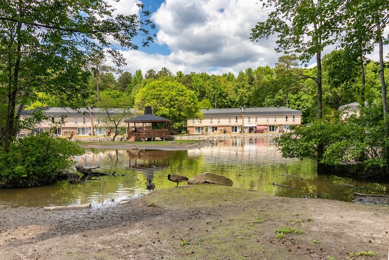 Cloverleaf Lake Townhouse Apartments