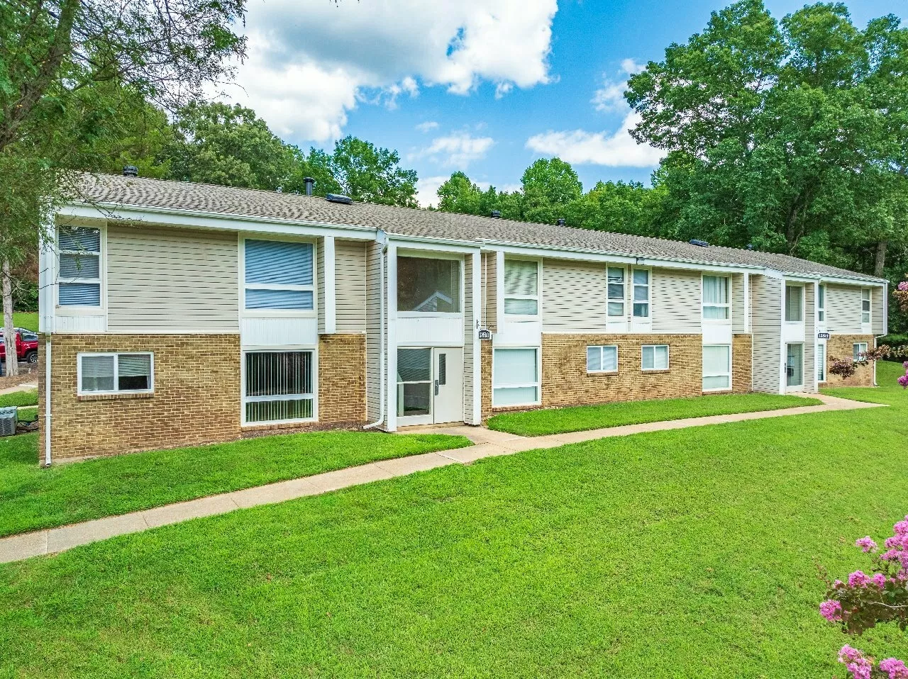 Laketree Manor Apartments